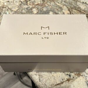 Marc Fisher, 8 1/2 Gold slide